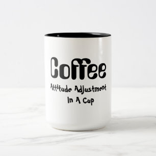 Dois Tons Ajuste Da Atitude Do Café Em Uma Caneca De Humor