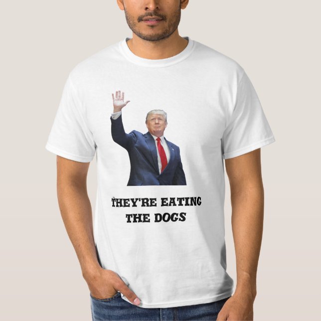 Donald Trump T-Shirt – 'They're Eating the Dogs' (Frente)