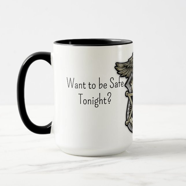 Dorme com uma caneca de café de policial (Esquerda)
