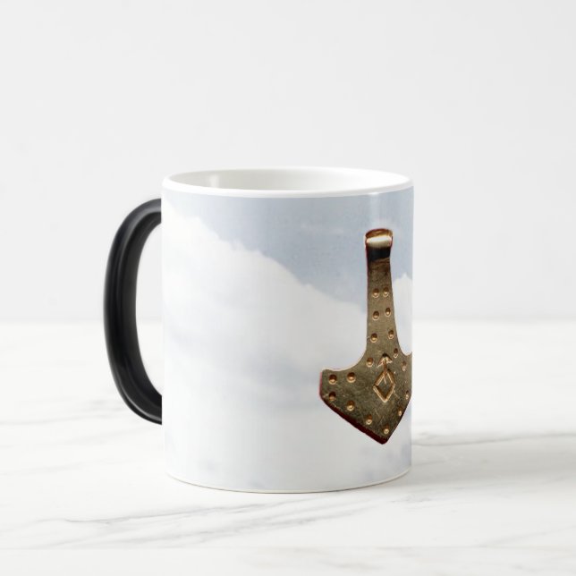 Dourado Thor Hammer nuvens morphando caneca (Frente Esquerda)