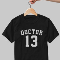 Doutora Engraçada Lucky Número 13 T-Shirt