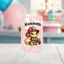 Dragão-bebê toca em equipamento de bombeiro