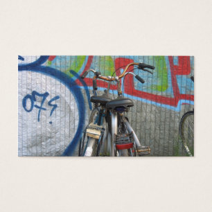 Duas bicicletas e um cartão com fotos pequeno da