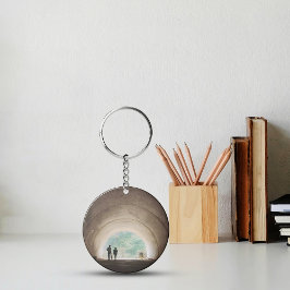 Duas pessoas na chaveiro do túnel