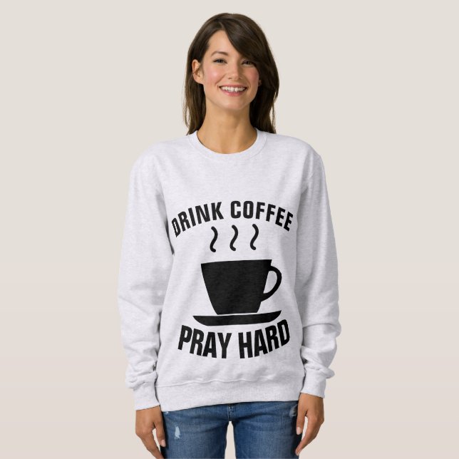 Duro DE REZA DE CAFÉ, T-shirts cristãs (Frente Completa)