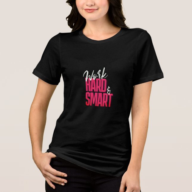 Duro de trabalho e T-Shirt inteligente | Typogra m (Frente)