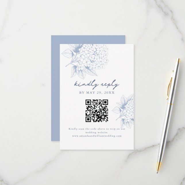 Dusty Blue Hydrangea QR Code RSVP Card (Frente/Verso In Situ)