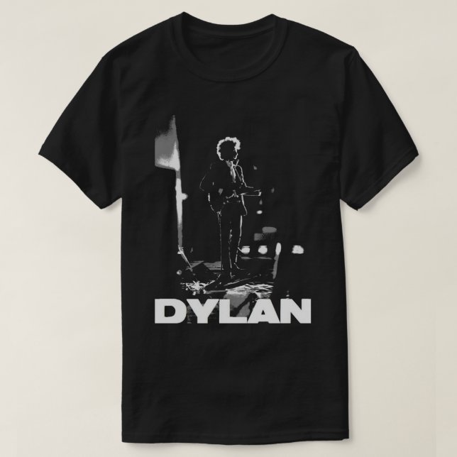 dylan sobre camiseta preta essencial (Frente do Design)