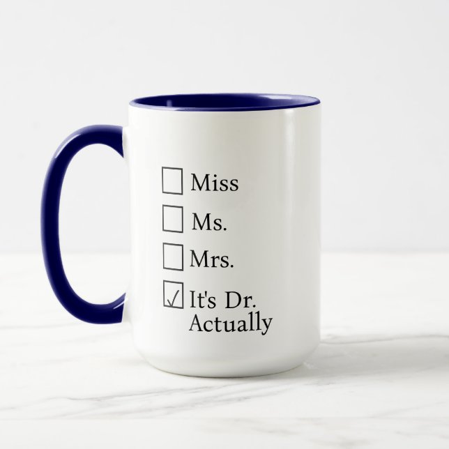 É na verdade caneca personalizada com Srª Sr Drª,  (Esquerda)