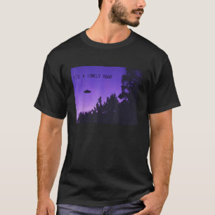 É um Solitário de camisa estética Vaporwave Anime