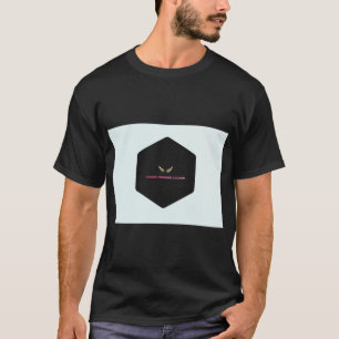 É uma camiseta muito bonita e cuidadosamente traba
