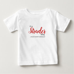 É uma coisa mais estranha... Criança de camiseta