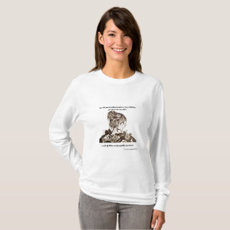 É vestida na beleza com o t-shirt do LS das