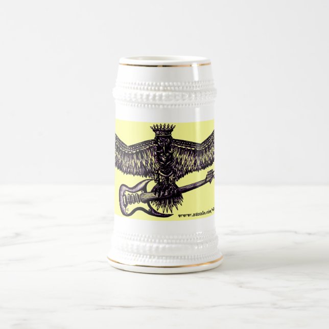 Eagle com a caneca de cerveja legal da guitarra (Centro)
