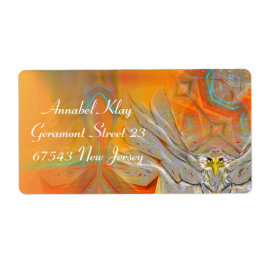 Eagle solenemente para cima em direção a etiquetas