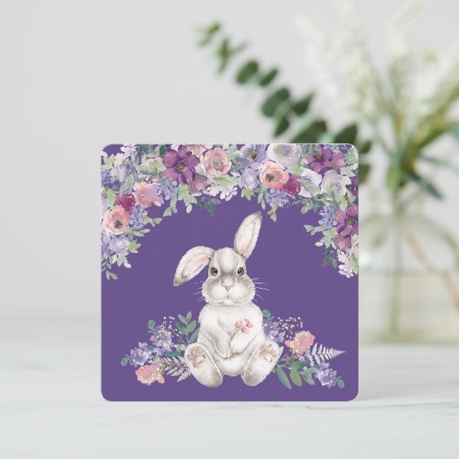 Easter Bunny Rabbit Sitting In Flowers Card  (Em pé/Frente)
