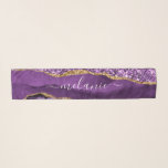 Echarpe Agate Roxo Glitter Marble Dourado Nome Personaliza<br><div class="desc">Scarf com Agate Purple Glitter Geode Dourado Glitter Name Personalizado Sparkle Marble Personalizado Birthday - Aniversário ou Oferta de Casamento - Adicione Seu Nome - Texto ou Remover - Torne seu Escarpo Especial Presente - Redimensione e mova ou adicione texto / elementos com ferramenta de personalização. Design por MIGNED. Por...</div>