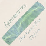 Echarpe Aquamarine Seafoam Linda Água<br><div class="desc">Aquamarine é um mar azul aqua beijado pelo sol. A luz do sol refletindo sobre a água do mar tropical inspirou este belo design do lenço aquamarino por natureza. Personalize este brilhante cachecol na moda com suas Iniciais para um estilo de moda verdadeiramente único. Esta imagem é a fotografia original...</div>