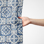 Echarpe Azulejos do Mediterrâneo, Portugal, Azulejo, Majol<br><div class="desc">Padrão elegante,  na moda e sofisticado com azulejos mediterrânicos de cor azul e branca. Presente moderno e moderno,  perfeito para o amante Azulejo em sua vida.</div>