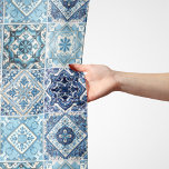 Echarpe Azulejos do Mediterrâneo, Portugal, Azulejo, Majol<br><div class="desc">Padrão elegante,  na moda e sofisticado com azulejos mediterrânicos de cor azul e branca. Presente moderno e moderno,  perfeito para o amante Azulejo em sua vida.</div>