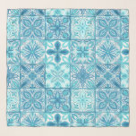 Echarpe azulejos ornamentados em azul e branco<br><div class="desc">Vários azulejos pintados à mão com elementos florais</div>