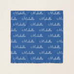 Echarpe Crie seu próprio nome branco azul personalizado<br><div class="desc">Crie Seu Nome Scarf Personalizado. Adicione facilmente um nome no modelo e faça um lenço elegante para si mesmo ou um presente de aniversário ou um presente de Natal para a família ou amigos. Escolha o tamanho no menu de opções.</div>