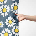 Echarpe Daisy Pattern, Floral Pattern, White Daisies<br><div class="desc">Padrão elegante,  na moda e sofisticado com flores brancas margaridas sobre fundo azul marinho. Presente moderno e moderno,  perfeito para o amante floral de design na sua vida.</div>