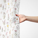 Echarpe Flores Coloridas, Flores Selvagens, Flores De Jard<br><div class="desc">Padrão elegante,  na moda e sofisticado com flores silvestres coloridas. Presente moderno e moderno,  perfeito para o amante floral de design na sua vida.</div>