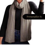Echarpe Houndstooth-Pale Taupe-<br><div class="desc">Apresentando nosso Colorido Houndstooth Chiffon Scarf - uma fusão chic de encanto clássico e estilo moderno. O pálido Taupe, aliado ao padrão de som do eterno, eleva esse cachecol a uma moda luxuosa essencial. Personalize-o com um nome para um toque único, criando um acessório de na moda ou um presente...</div>