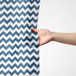 Echarpe Marinho Zigzag, Marinho Chevron, Padrão Geométrico<br><div class="desc">Padrão elegante,  na moda e sofisticado zigzag (chevron) em azul marinho e branco. Presente moderno e moderno,  perfeito para o amante ziguezague na sua vida.</div>