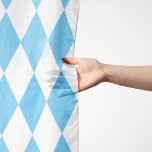 Echarpe Padrão de Sinalizador Rhombus da Baviera Azul e Br<br><div class="desc">Padrão elegante,  na moda e sofisticado do losango da bandeira da Baviera em cor azul e branca. Presente moderno e moderno,  perfeito para o amante do padrão lozenge de diamante em sua vida.</div>
