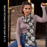 Echarpe Retângulo Longo de Padrão Floral Rosa Preta e Bran<br><div class="desc">Padrão Floral de Rosa Preta e Branca Retângulo Longo Scarf. Usando a ferramenta de filtro,  o padrão de rosa está em tons de cinza.</div>