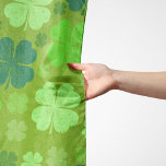 Echarpe Vestidos Verdes, Vestidos Sortudos, Dia de São Pat<br><div class="desc">Um padrão bonito,  divertido e adorável com telhados verdes. Presente moderno e moderno,  perfeito para o Dia de São Patrick.</div>