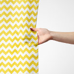 Echarpe Zigzag Amarelo, Chevron Amarelo, Padrão Geométrico<br><div class="desc">Padrão elegante,  na moda e sofisticado zigue-zague (chevron) em cor amarela e branca. Presente moderno e moderno,  perfeito para o amante ziguezague na sua vida.</div>