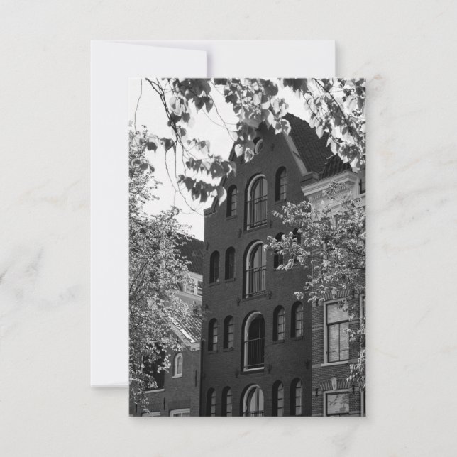 Edifício histórico negro e branco em Amesterdã (Frente)