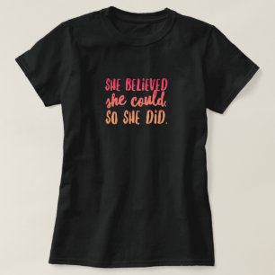 Ela Acreditava Camiseta Básica Feminina