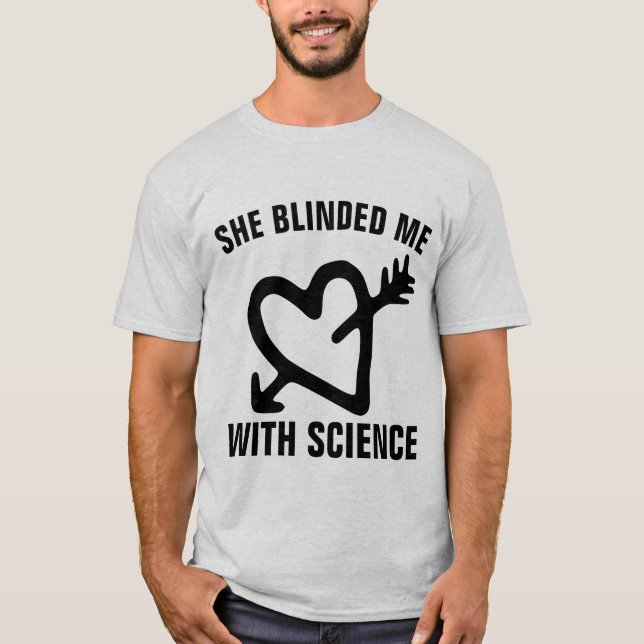 ELA ME CEGOU COM CIÊNCIA CAMISAS MASCULINAS (Frente)