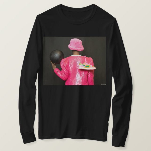 Ela tem camiseta de jogo (Frente do Design)