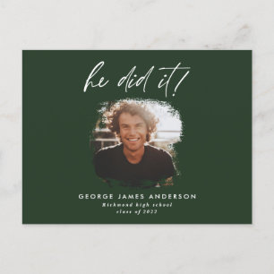 Ele fez o cartão verde moderno de graduação