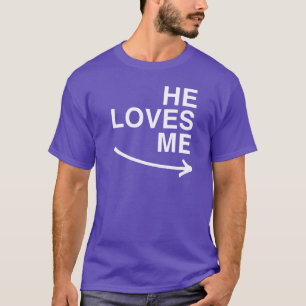 Ele me ama (direita) -.png T-Shirt