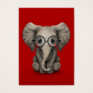 Elefante bonito do bebê com os vidros de leitura