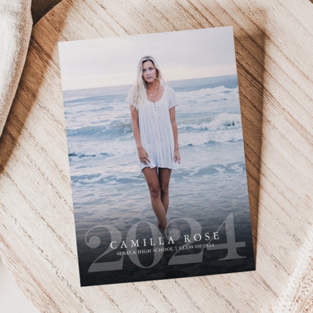 Elegância Ousada Anúncio de Foto de Formatura 2024 (Bold Elegance - Class of 2024 Graduation Announcement)