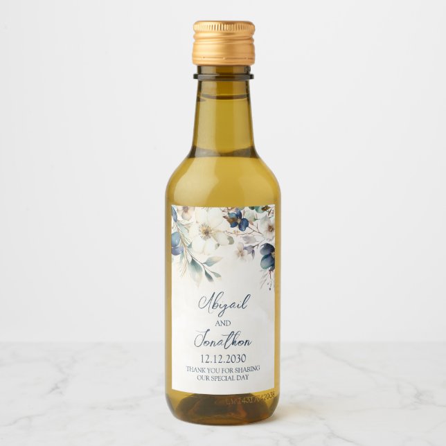 Elegant Blue Floral Winter Wedding Wine Label (Frente)