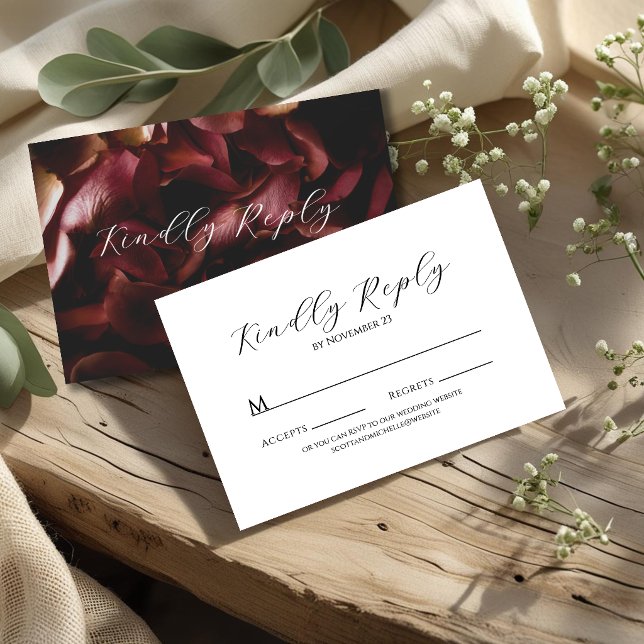 Elegant Burgundy Romantic Rose RSVP Card (Criador carregado)