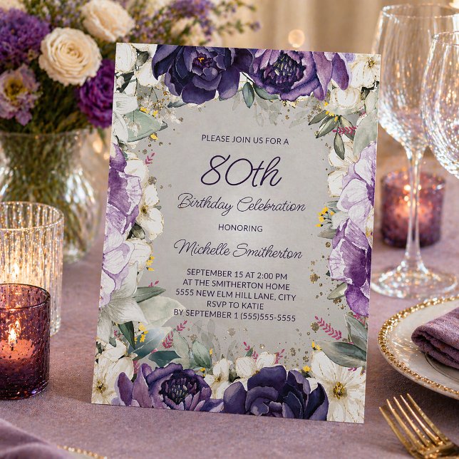 Elegante Convite de 80 Anos de Idade com Glitter F (Elegant purple and white watercolor floral 80th birthday party invitation)