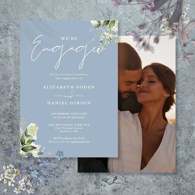 Elegante Convite de Noivado com Flores em Azul Poe (Elegant Floral Dusty Blue Photo Engagement Party Invitation)