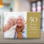 Elegante de aniversário de casamento do Ouro 50º<br><div class="desc">Esta famosa marca de aniversário de casamento de 50º ouro pode ser personalizada com a foto,  nomes e datas de aniversário do casal especial. Projetado por Thisnotme©</div>