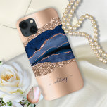 Elegante de mármore líquido Dourado com Rosa azul<br><div class="desc">Proteja o seu iPhone 13 em estilo com o nosso espantoso iPhone 13 Pro Case "Modern Rosa Dourado Glitter Indigo-Blue Agate Marble". Feito com cuidado e desenhado para impressionar, esse caso combina a elegância de padrões de agata azul-indigo com o glamour dos sotaques reluzentes rosa-ouro. Ele não só fornece proteção...</div>