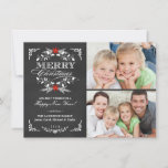 Elegante Holly Chalkboard Natal 2 Cartões com foto<br><div class="desc">Vintage chalkboard style Merry Christmas cartões de natal card with photomodel (Modelo de foto). Design preto e branco elegante com belas poinsettas vermelhas coroa oca, retrô festivo e tipografia formal do estilo letterpress decorativa no fundo da giz da cinza das ardósias. Adicione suas fotos favoritas da família de feriados e...</div>