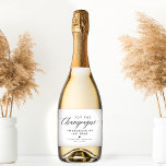 Elegante Pop de Caligrafia O Champanhe<br><div class="desc">Elevem seu chá de panela com a Elegante Pop de Caligrafia Elegante, A Champagne Espumante. Este design preto e branco minimalista e clássico, com caligrafia elegante, vai adicionar elegância ao seu decor de chá de casamento. Estas etiquetas são perfeitas para os favores do seu chá de panela, criando uma celebração...</div>